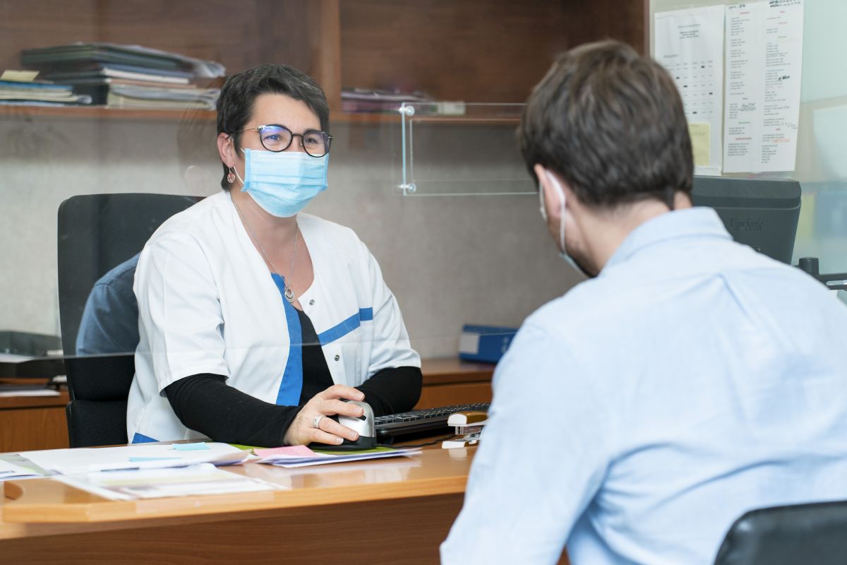 Laser de photo-biomodulation utilisé pour les soins de support